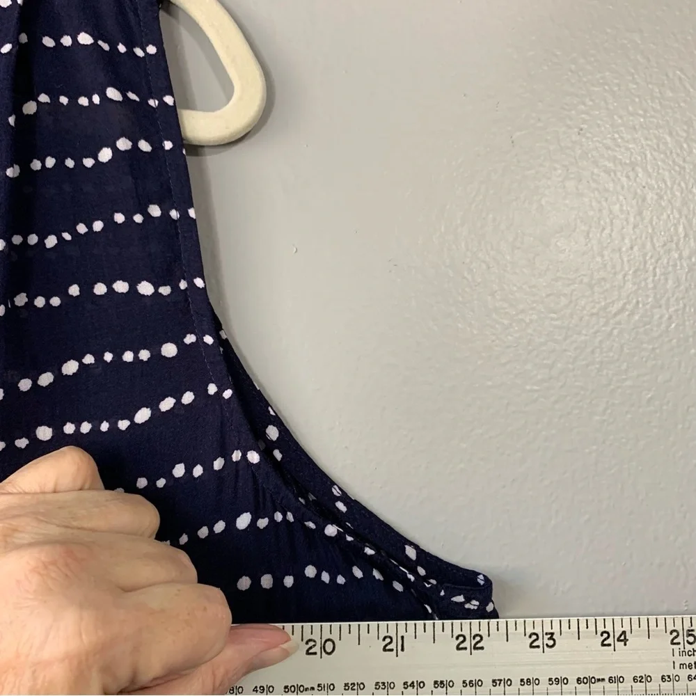 Bella Dahl navy and white polka dot rayon sleeveless button up blouse. Size M - Picture 7 of 10